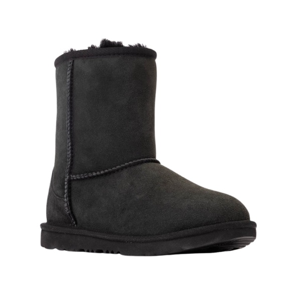 Kids UGG Classic II Boot in Black Suede. 1017703K - Picture 5 of 6